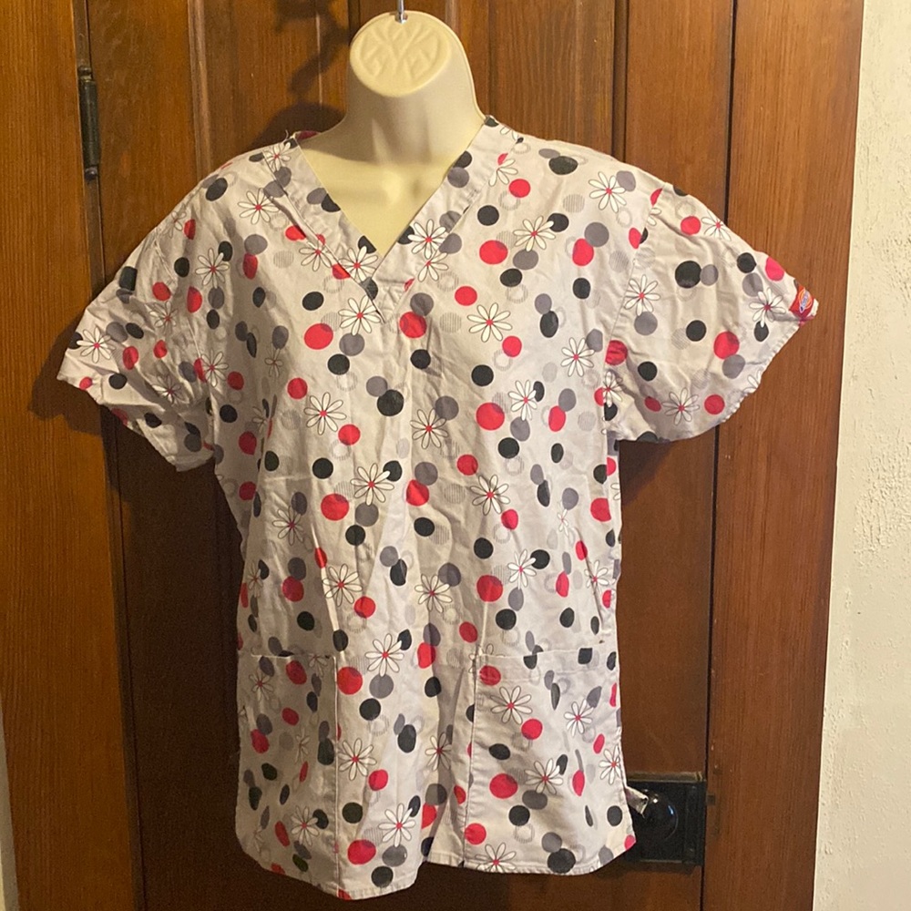 Grey with daisies scrubs top size small